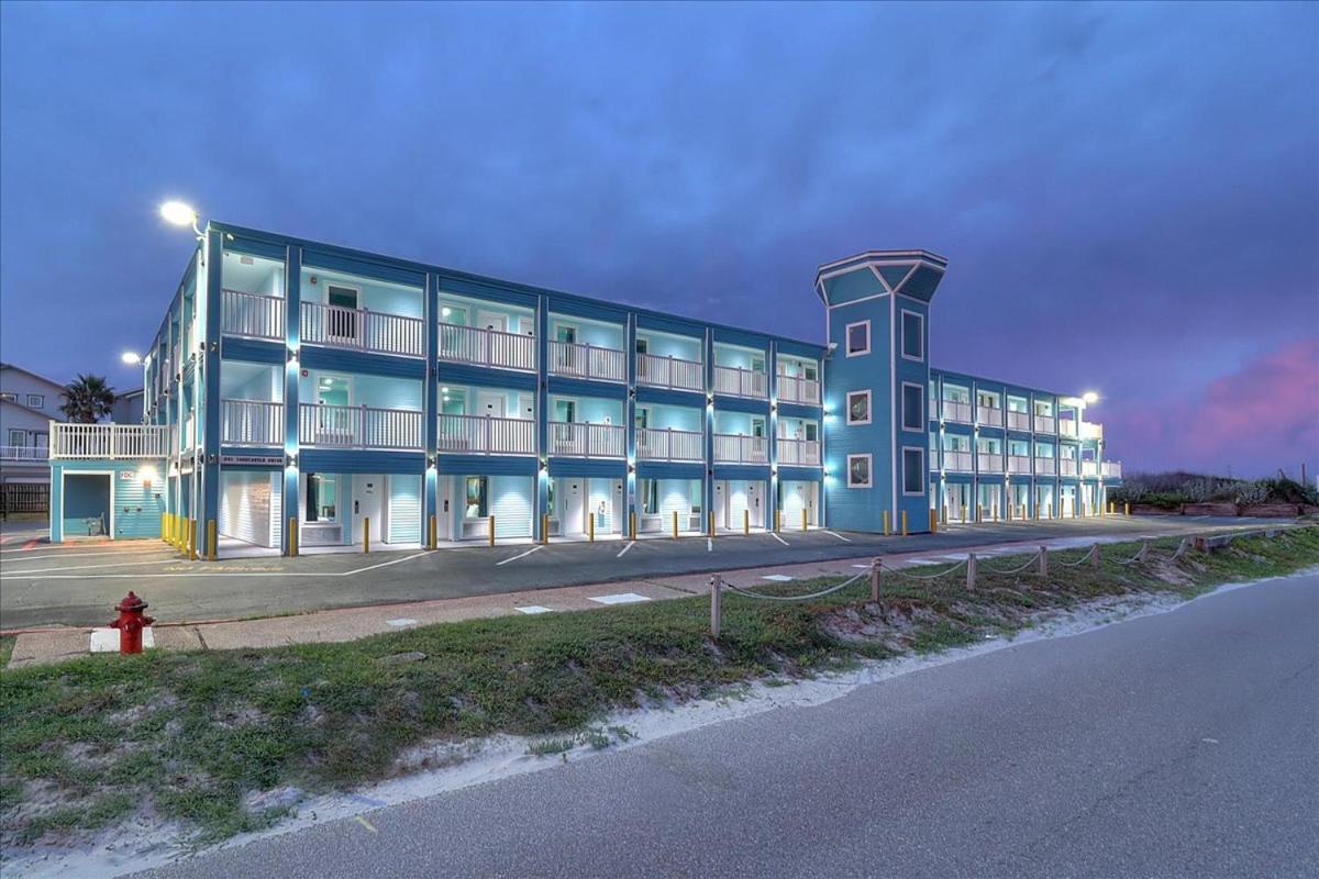 Seaside Boutique Hotel, Waves At Your Doorstep