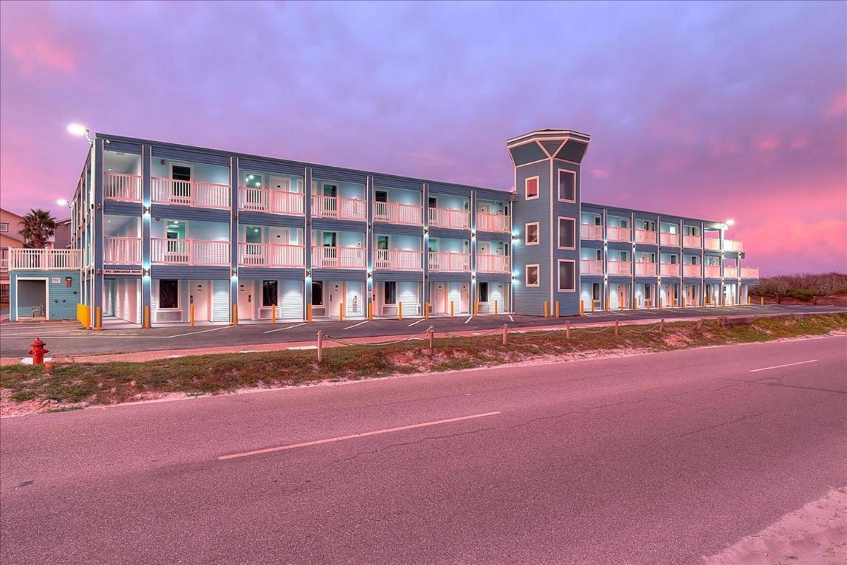 Hotel Seaside Boutique Hotel, Waves At Your Doorstep